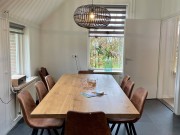 Jachtuis - keukentafel.jpg