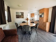 Chalet 5 pers-eettafel & keuken.jpg