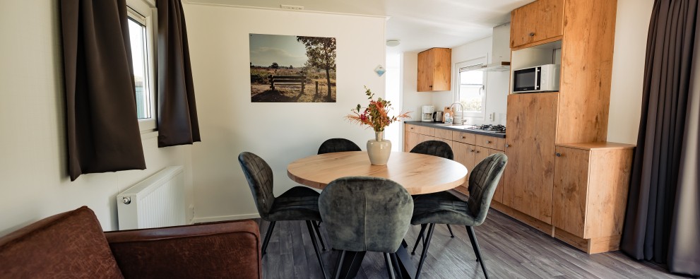 Chalet 5 pers-eettafel & keuken.jpg