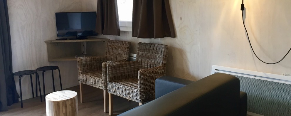 Safarilodge bank en stoelen.jpg