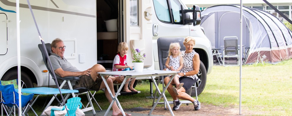 Senioren voor camper.jpg