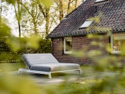 Jachthuis - ligbed buiten.jpg