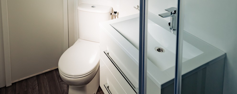 Chalet 5 pers -wastafel & toilet.jpg