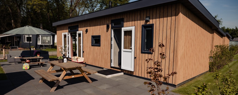 Chalet de Luxe vooraanzicht rechts.jpg