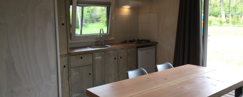 Safarilodge keukentafel.jpg