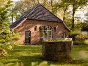 Jachthuis - vooraanzicht van de buitenkant.jpg