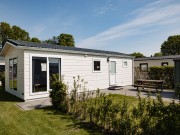 Chalet 5 pers- voor en zijaanzicht.jpg