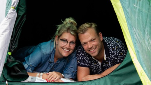 man vrouw in tent.jpg