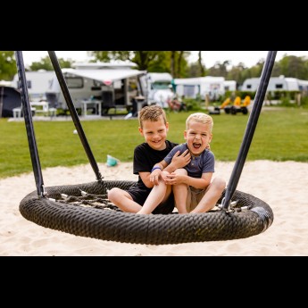 Bosuil- kinderen op schommel.jpg