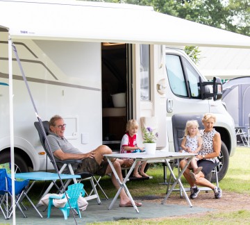 Senioren voor camper.jpg