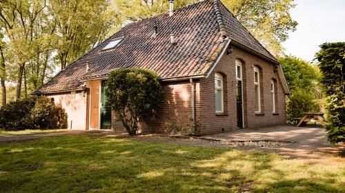 Jachthuis - buitenkant zijaanzicht.jpg