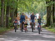 Gezin fietsen
